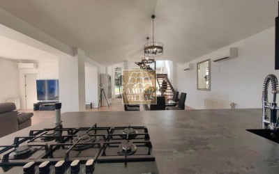 A beautiful, renovated villa with panoramic sea views.